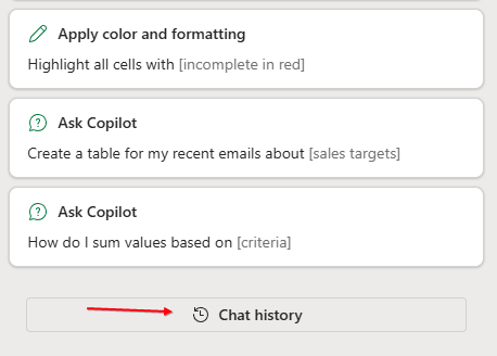 Ниже вариантов промптов Copilot находится кнопка Chat History.